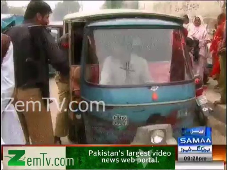 Gujranwala Police. Bakra Police Mobile me aur Mulzim Rikshaw me