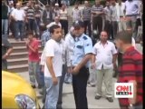 Yol ortasında tekme-tokat kavga! CNN TÜRK Video
