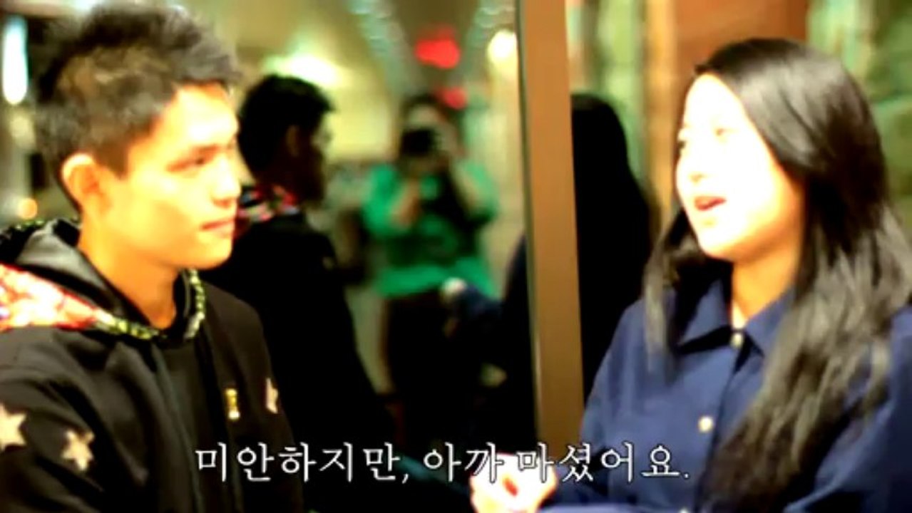 커피숍에서 모르는 사람  만나요