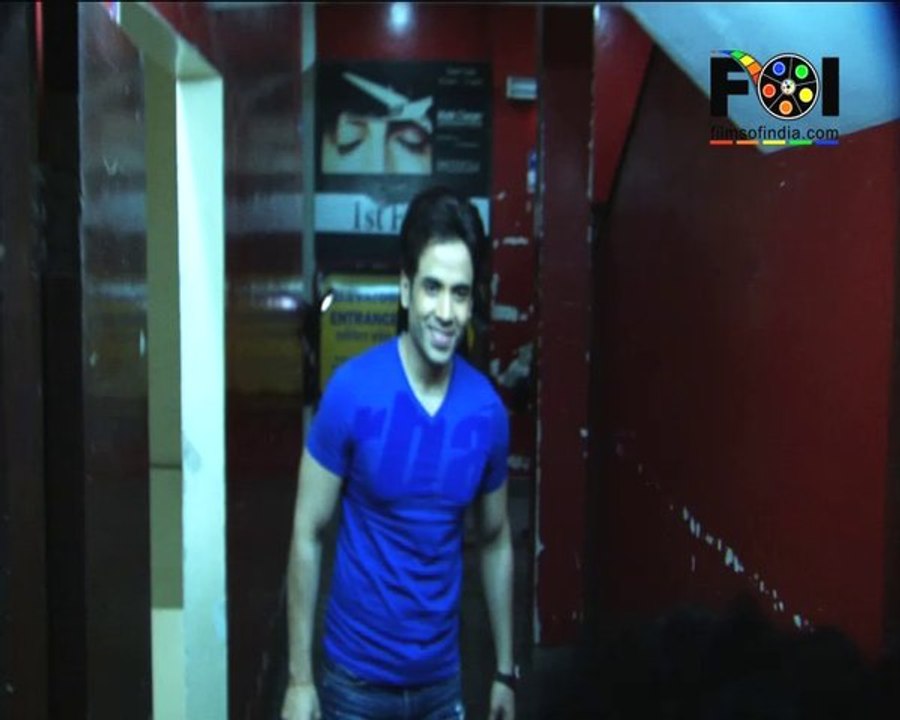 Kareena Leaves 'Gori Tere Pyaar Mein' Screening MIDWAY