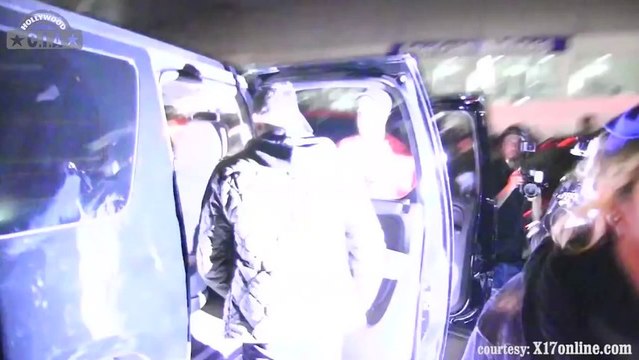Zayn Malik Fights With Paparazzi For Niall Horan At LAX - One Direction Attacked