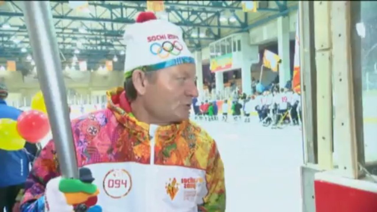 Sotschi 2014: fackel in transsibirischer eisenbahn
