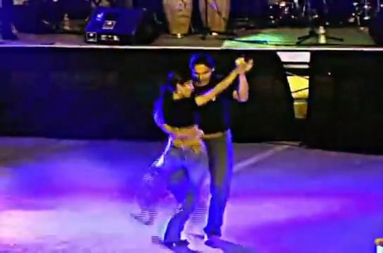 Mexicans 'getting down' to some Cumbias