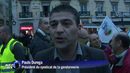 Portugal: des milliers de policiers manifestent