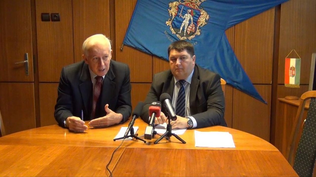Kórház konszolidáció-BecsóZsolt-Dr.BercsényiLajos-sajtótájékoztató-2013-11-22