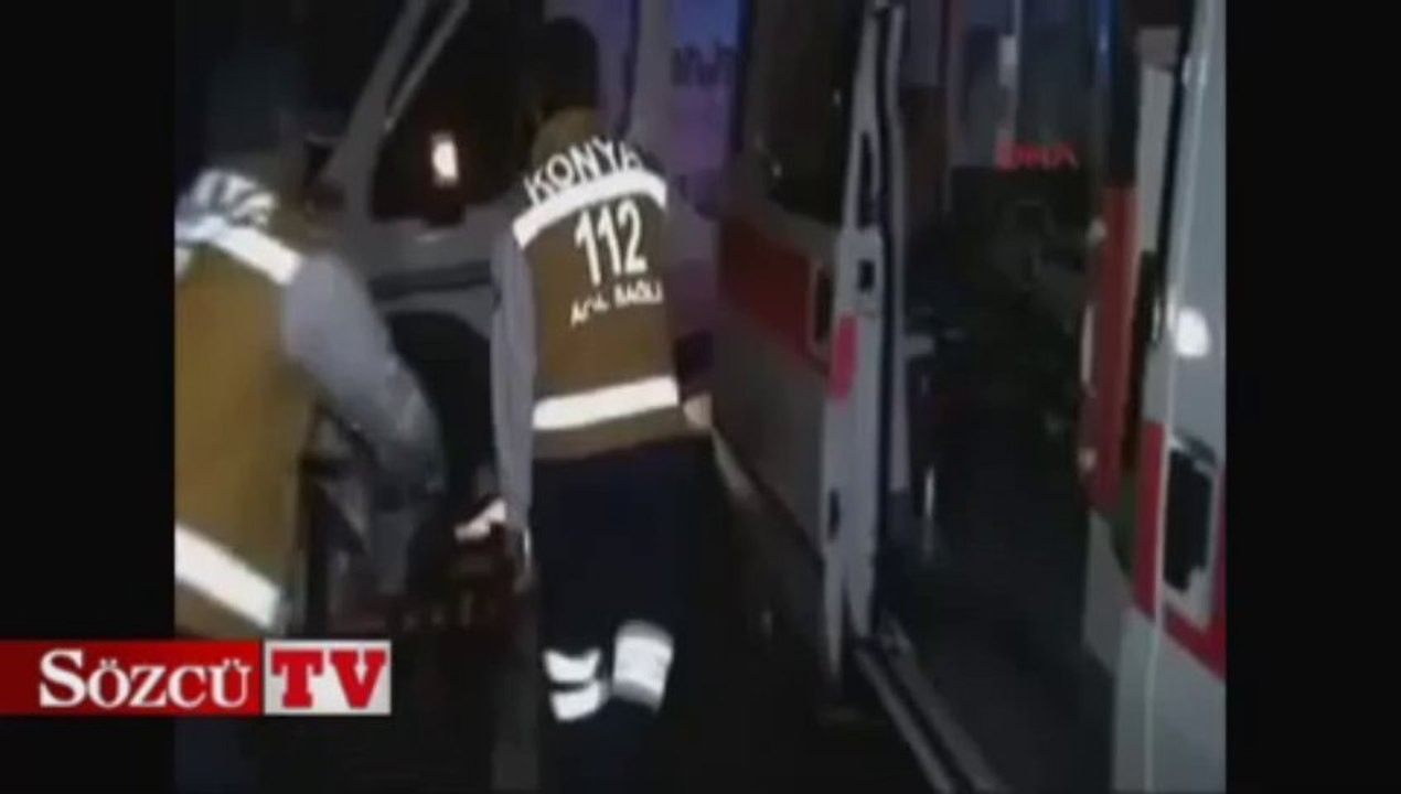 Tren traktöre çarptı, baba ve oğul öldü