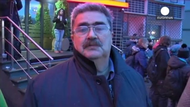 Crolla il tetto di un supermercato, oltre 30 morti a Riga