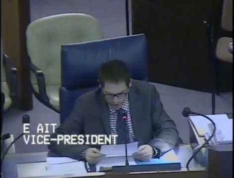 Présentation par Eddie AÏT de la Communication sur la modernisation et la responsabilité sociétale de l'action régionale