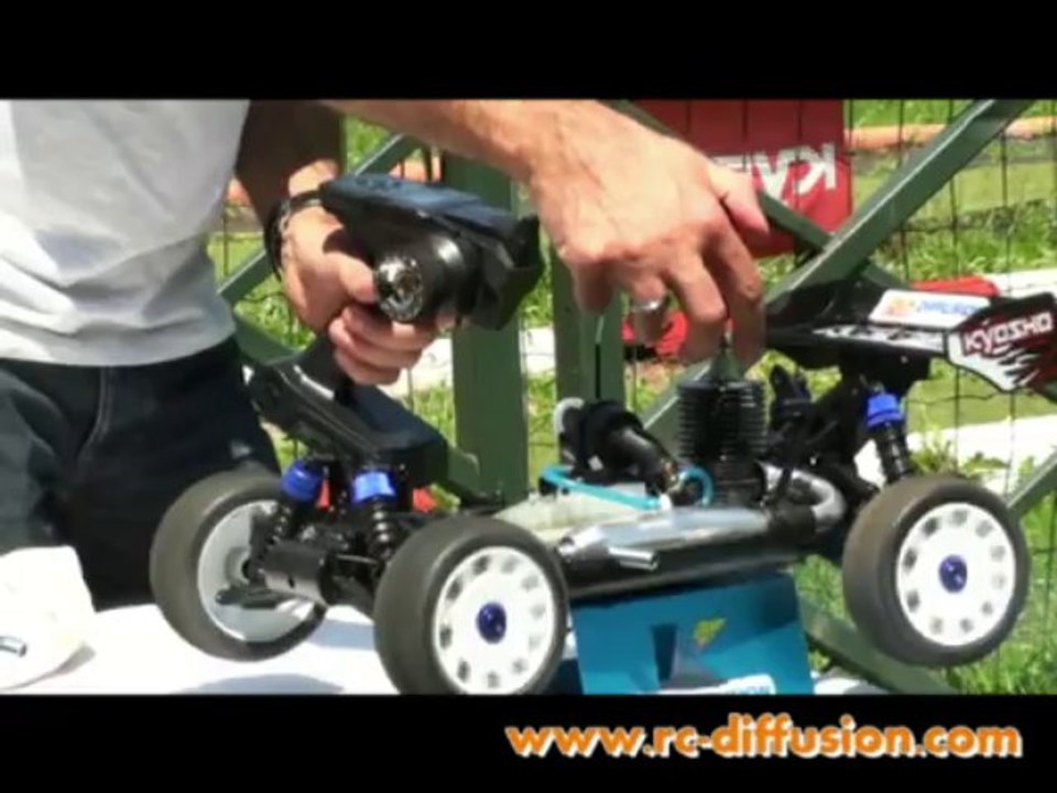 DEMARRAGE DU MOTEUR KE-25 KYOSHO SUR L'INFERNO NEO RACE SPEC
