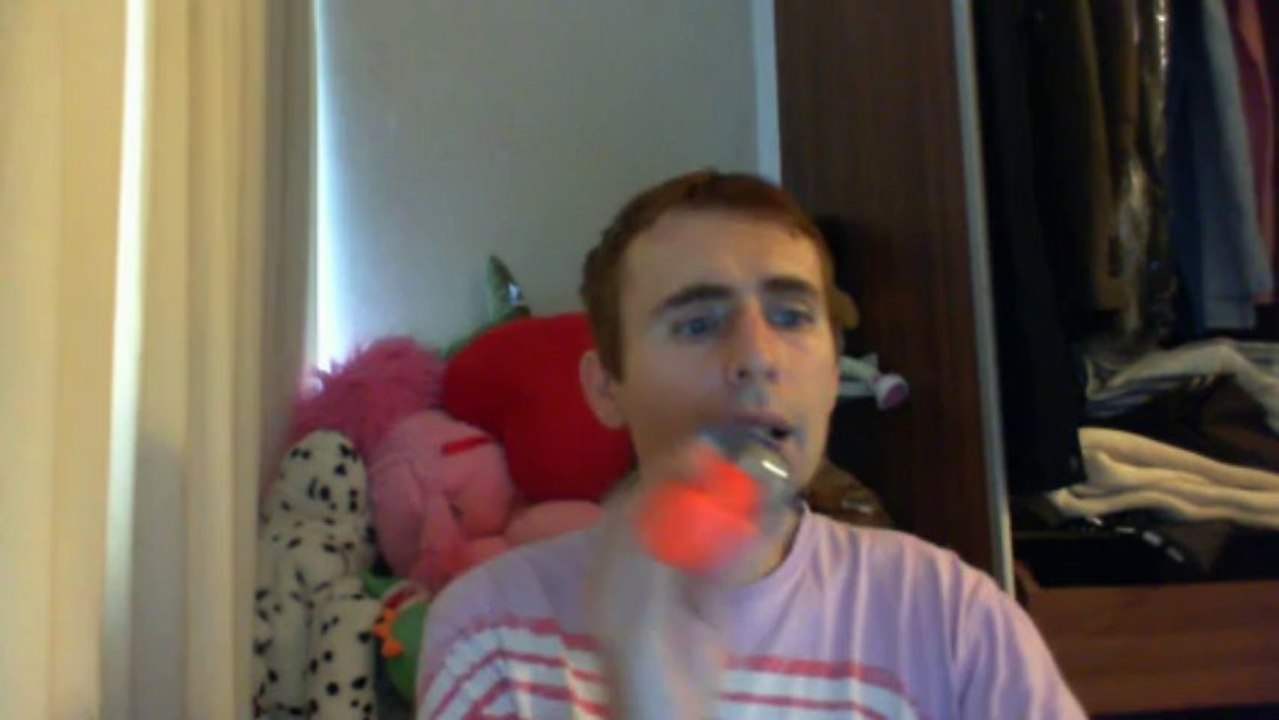 Wiwi égratigne "love doesn't ask why" de Céline Dion