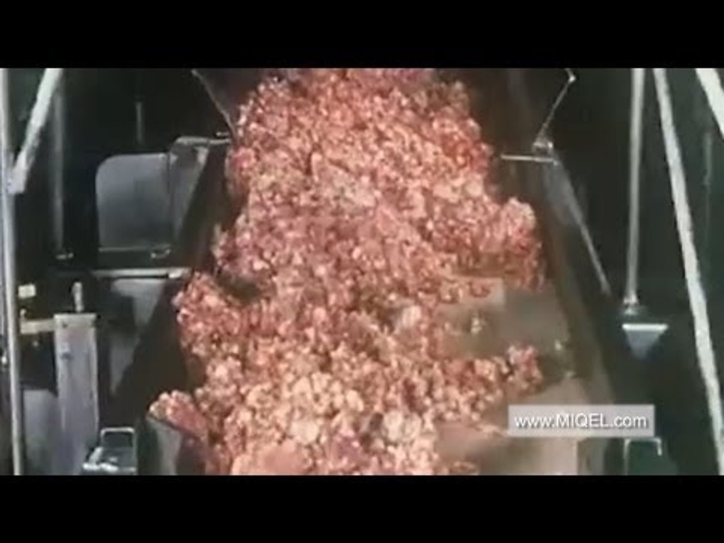 Человека намотало на токарный станок