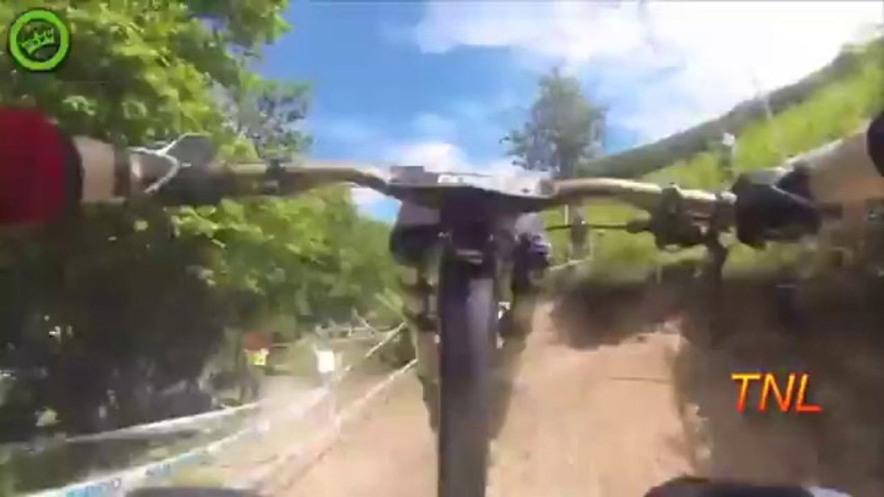 Les FAILS de Novembre : accidents en tout genre, gars bourrés, chutes violentes, trucs débiles...