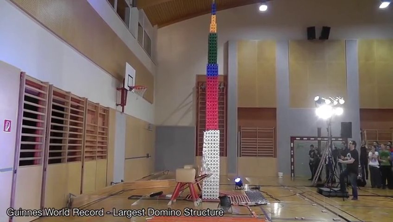 100,000 Dominos - record de la structure en Domino la plus haute!
