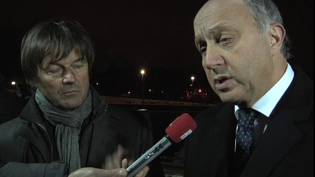 Paris climat 2015 : illumination de la Tour Eiffel (22.11.13)