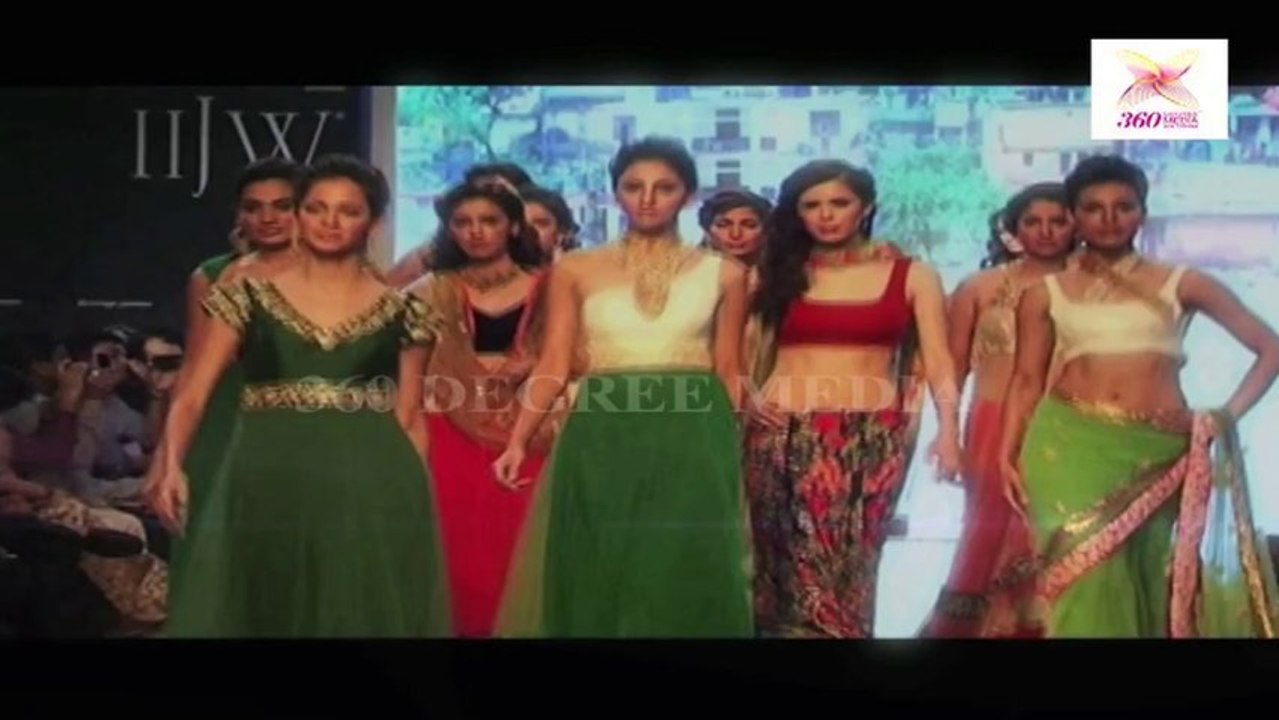 Hot Hot Hot! round models ramp walk in Different and Beautiful Jewellery for Auro Gold at IIJW 2013