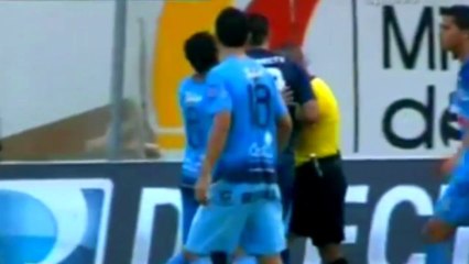 Ils refusent de rendre le ballon après un but, le match dégénère !