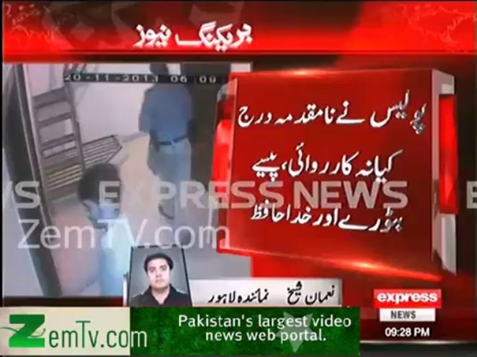 See how Lahore Police looting People
