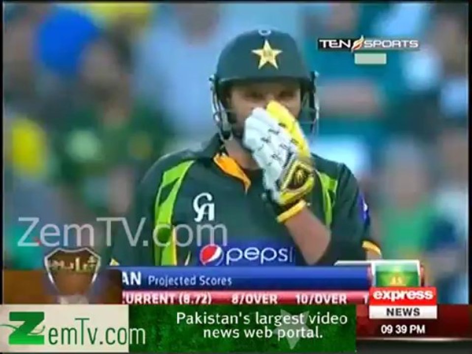 See how Umar Akmal Motivating Afridi to play safe