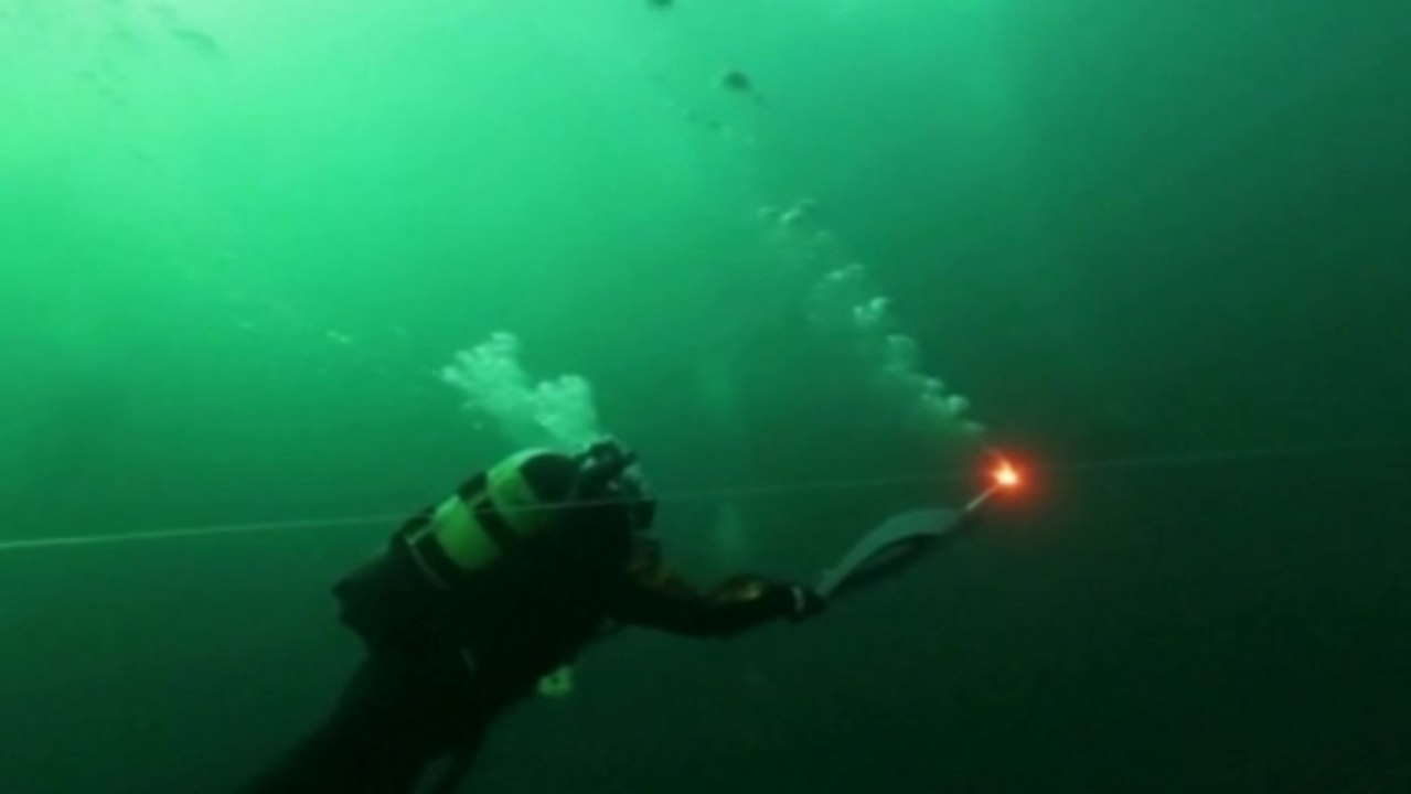 Sochi Olympic Torch reaches bottom of world's deepest lake