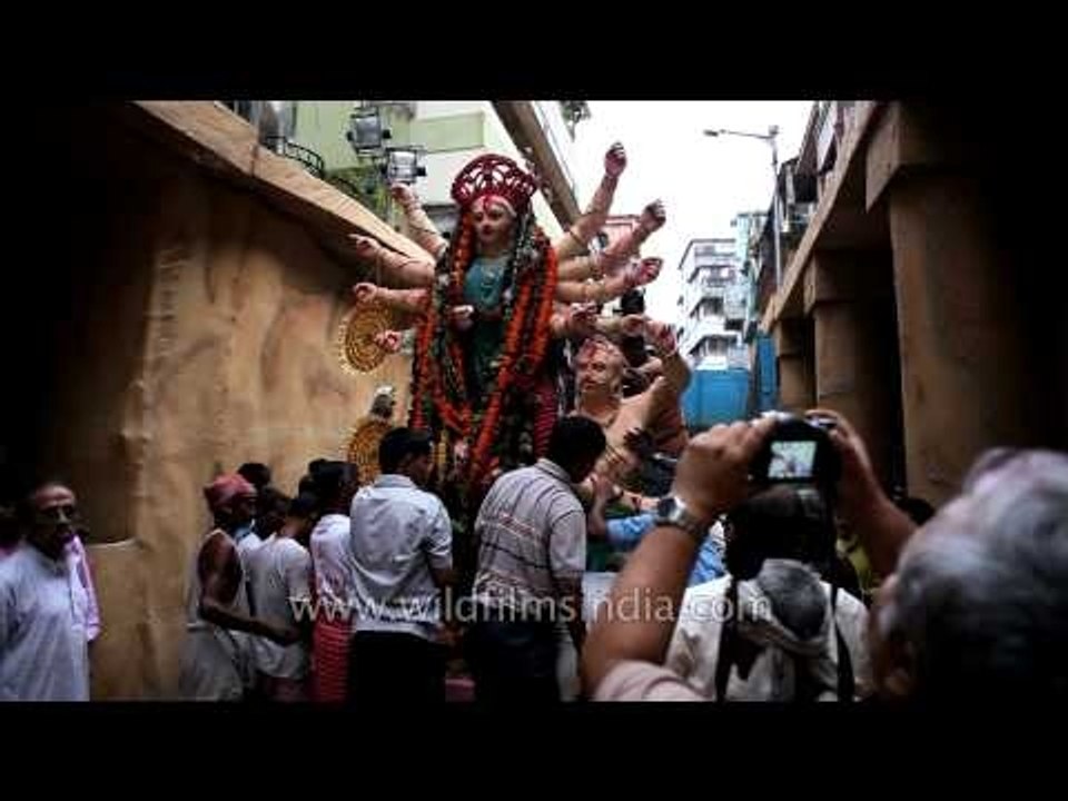 Lifting goddess Durga on truck: Kolkata Durga puja