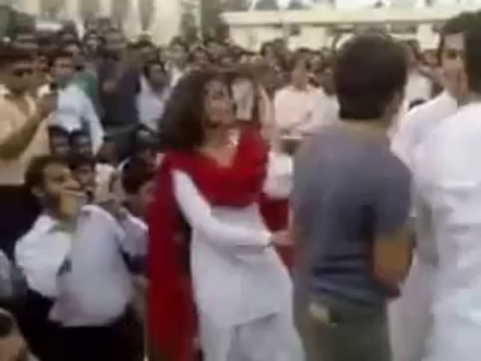 Pakistani Cute College Girl Dance With Boy