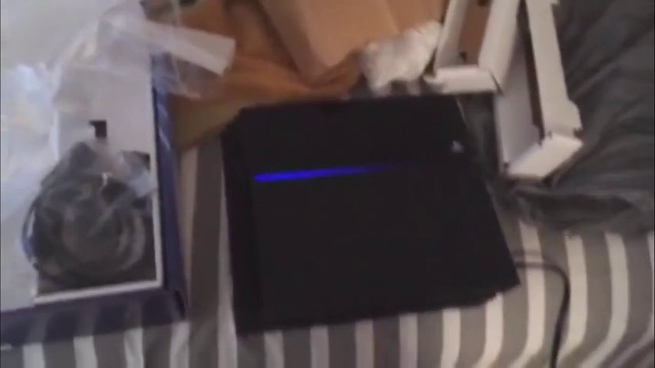 ps4 мигает белым и не включается