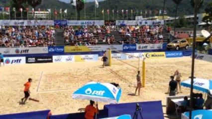 RUS vs BRA (film 10) Ukolova-Prokopeva vs Maria Clara-Carol 1-2 (21-17, 13-21, 13-15) en 1:03