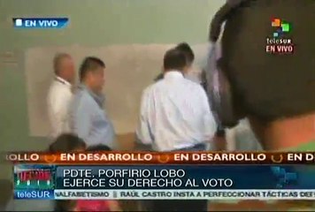 Acude a votar presidente de Honduras en comicios generales