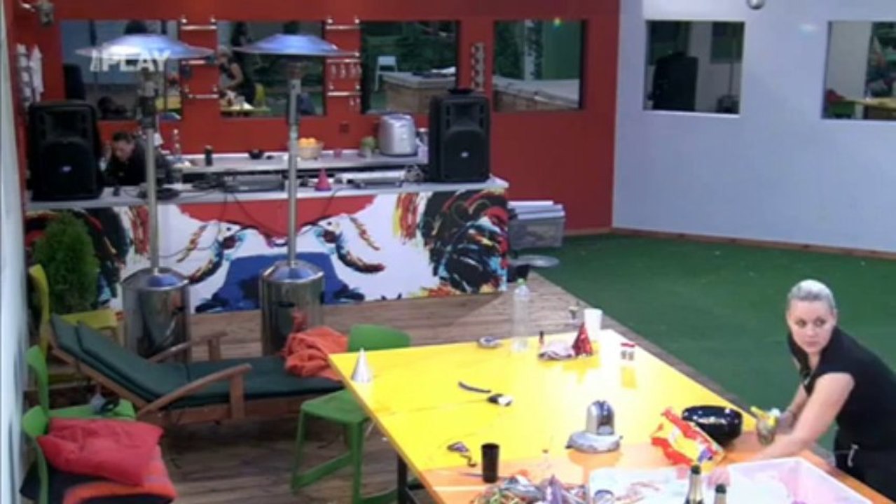 Vyvoleni 2013 final party - ranní uklid