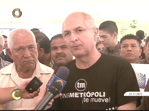Antonio Ledezma entregó 40 unidades de transporte a transportistas