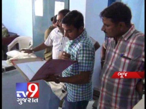 Bhuj :Cops bust country made pistol factory, 3 arrested - Tv9 Gujarat