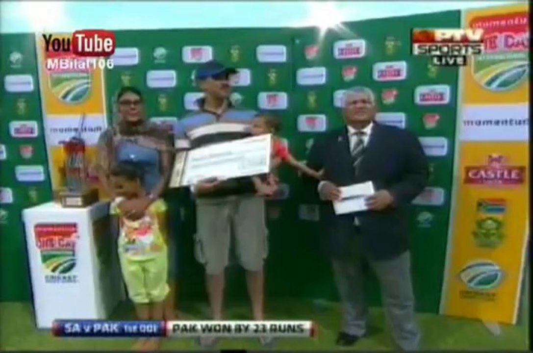 Post Match Presentation Ceremony South Africa vs Pakistan, 1st ODI, Cape Town - 24 Nov 2013
