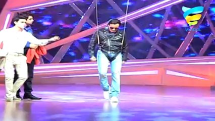 Saif Hangs In Mid Air!