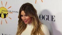 Kim Kardashian met de vieux vêtements aux enchères pour l'aide humanitaire aux Philippines