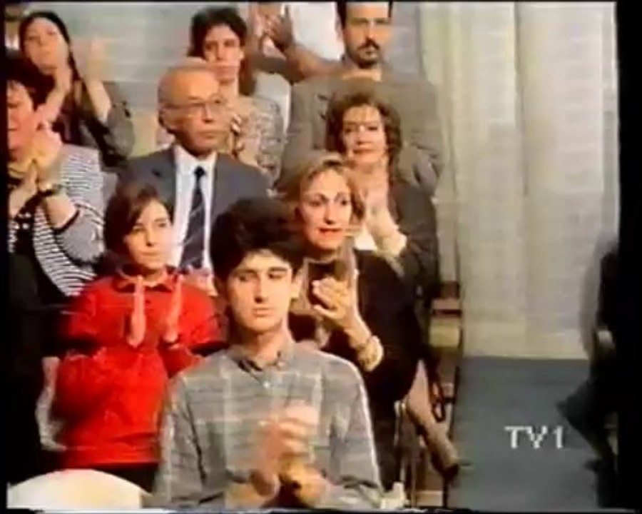 Tulay Özer , deli etme beni ask deli etme