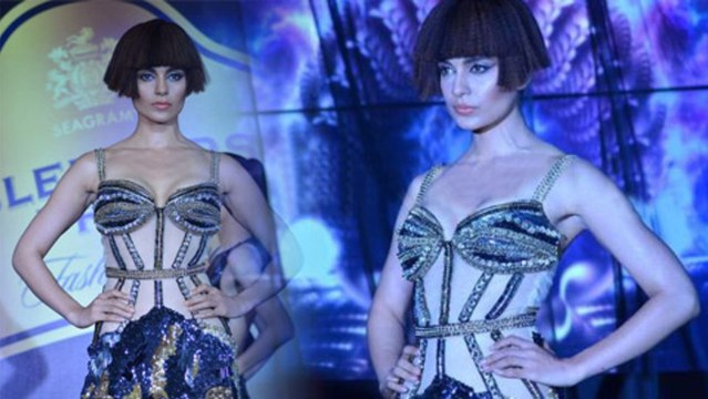Hot Kangana ranaut's Skin Show At Blenders Pride Fashion Tour 2013