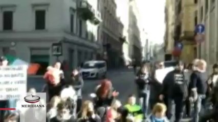 Stamina, manifestanti bloccano il centro: Siamo vite a tempo, lasciateci curare