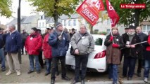 Guerlesquin (29). Marine Le Pen huée et applaudie sur le marché