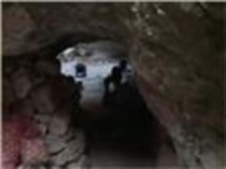 أسر سورية تعيش بالمغارات بريف إدلب