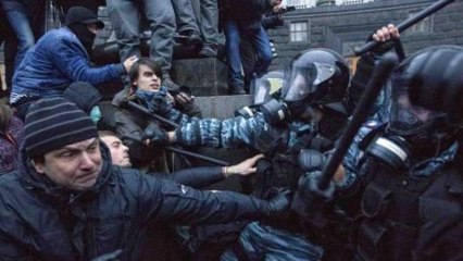 Ukraine police clash with pro-EU protesters