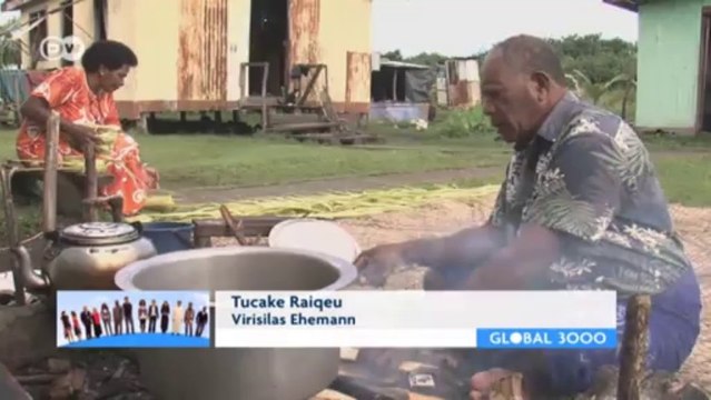 Fächer statt Fische - Wie Frauen auf Fidschi ihr Dorf gerettet haben | Global 3000