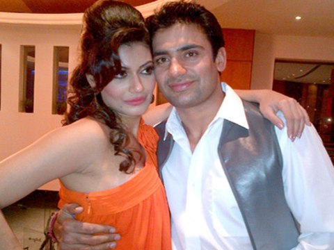 Bigg Boss 7 Payal Comes To Sangrams Resue