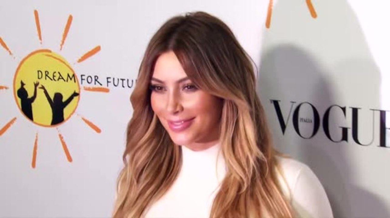 Kim Kardashian versteigert Kleidung