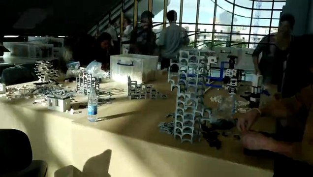 Des étudiants de L'ENSAM Montpellier construisent une ville en briques LEGO® à pierresvives
