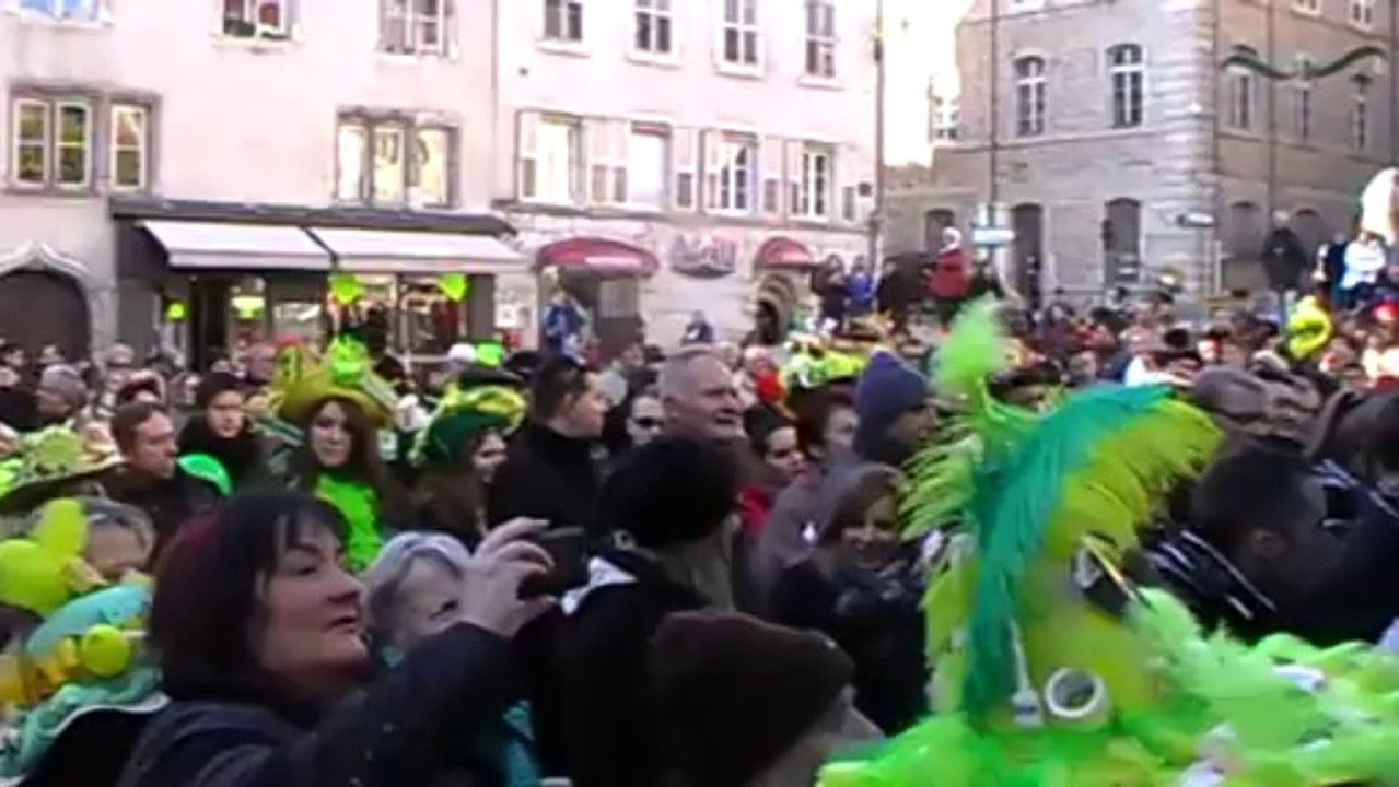 LE PLUS BEAU DES CHAPEAU, C'EST CELUI DE JUSTINE BEURTON