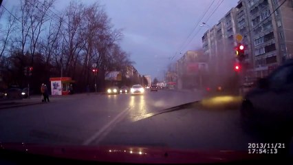 Une route explose en Russie