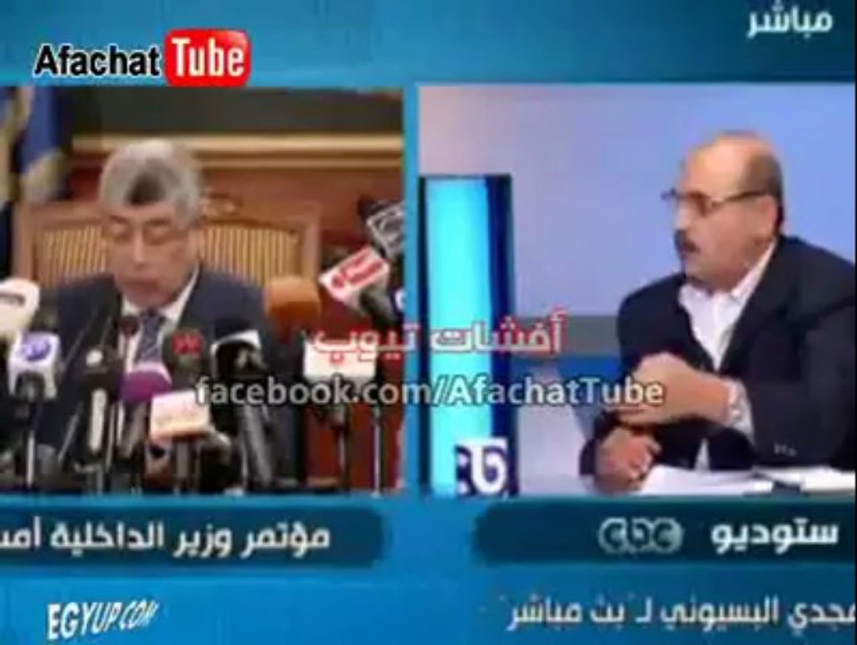 فضيحة ومهزلة على الهواء لواء شرطة قانون التظاهر إنفعل وهتنضربوا بالجزمة والمذيعة تعترض !!