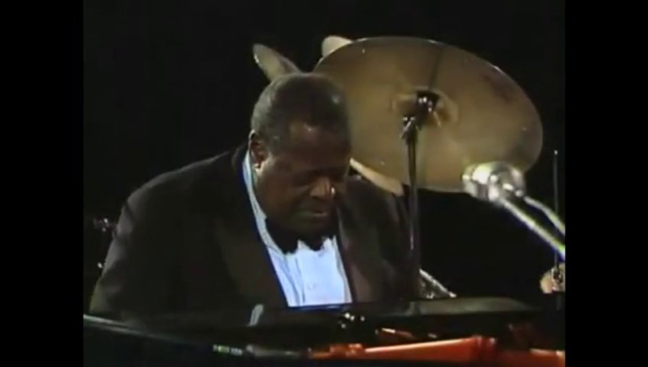 OSCAR PETERSON TRIO In Berlin, Germany, 1985 (0:20)