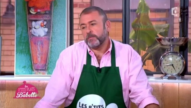 Les P'tits Plats de Babette - Hélène Ségara goûte des brochettes d'insectes