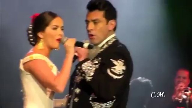 Danna Garcia y Jorge Salinas cantan Que Bonito Amor